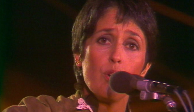 Joan BAEZ à Notre-Dame de Paris