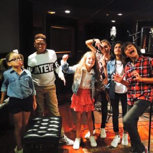 KIDS UNITED dévoilent le clip "On écrit sur les murs"