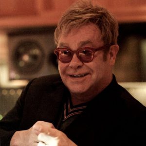 Elton JOHN annonce deux Olympia et un nouvel album : écoutez "Looking Up"