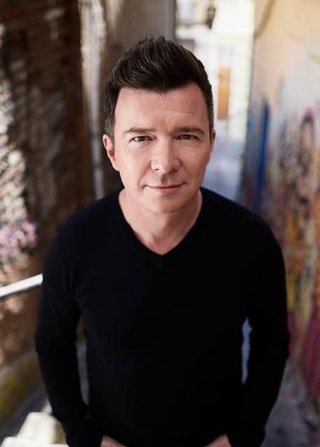 Rick ASTLEY réussit son come-back en Angleterre