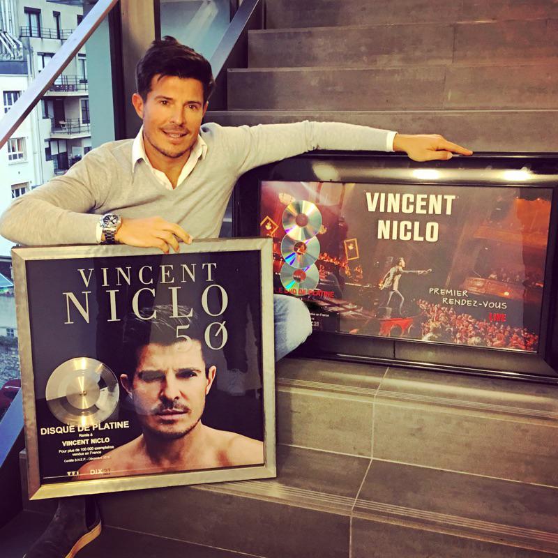 Vincent NICLO reçoit un disque de platine