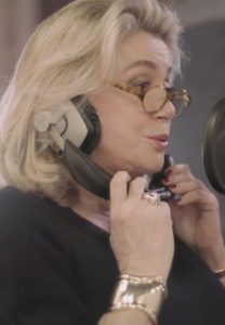 Catherine DENEUVE revient à la chanson avec...