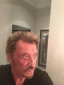 Johnny HALLYDAY confirme se battre contre un cancer