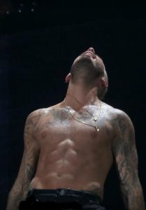 M. POKORA : le clip live de sa reprise de Claude FRANÇOIS