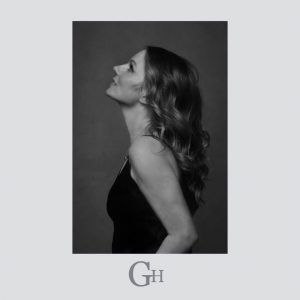 Geri HALLIWELL (SPICE GIRLS) rend hommage à...