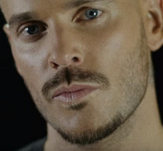 M. POKORA : le clip du "Chanteur malheureux"