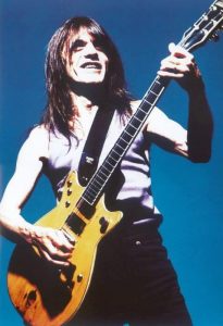 AC/DC : Malcolm YOUNG, fondateur et guitariste, est mort