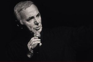 Charles AZNAVOUR n'est pas satisfait du mixage de son album et reporte sa sortie