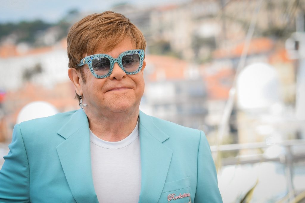 Visitez une expo sur la vie d'Elton JOHN...depuis chez vous