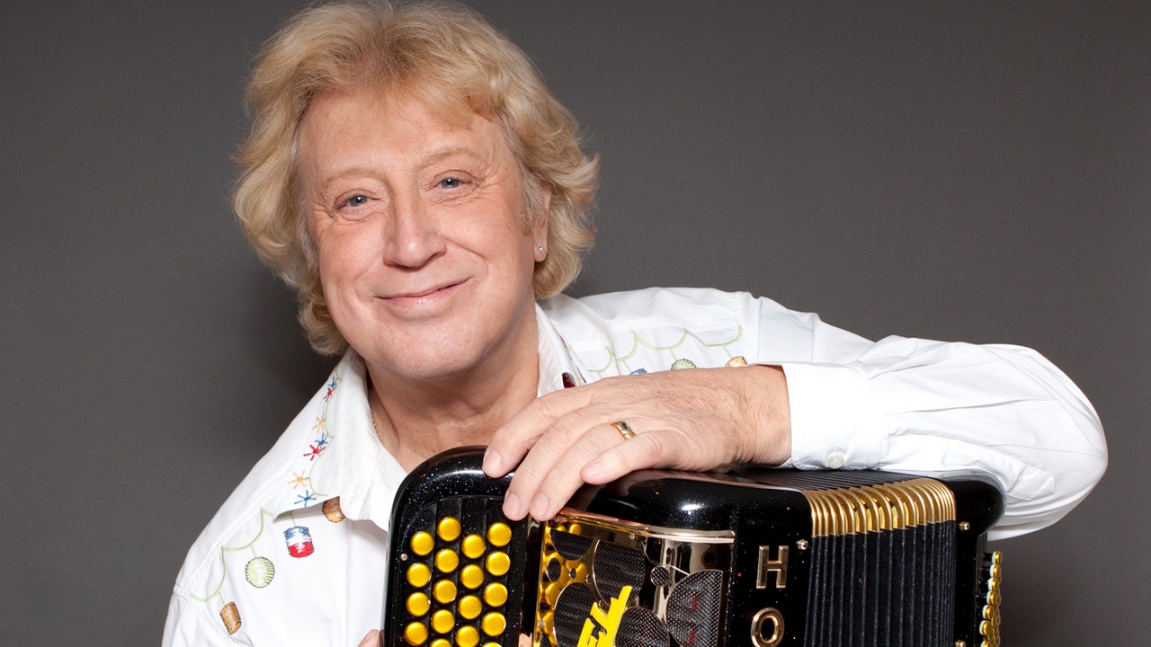 Michel Pruvot De Retour Avec Son Accordeon Sur Un 185eme Album Le P Tit Bal A La Francaise Melody Tv