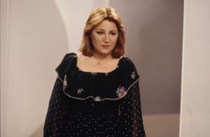 La chanteuse Marie Myriam sur le plateau de l'émission de variétés Numéro Un consacrée à Charles Aznavour.