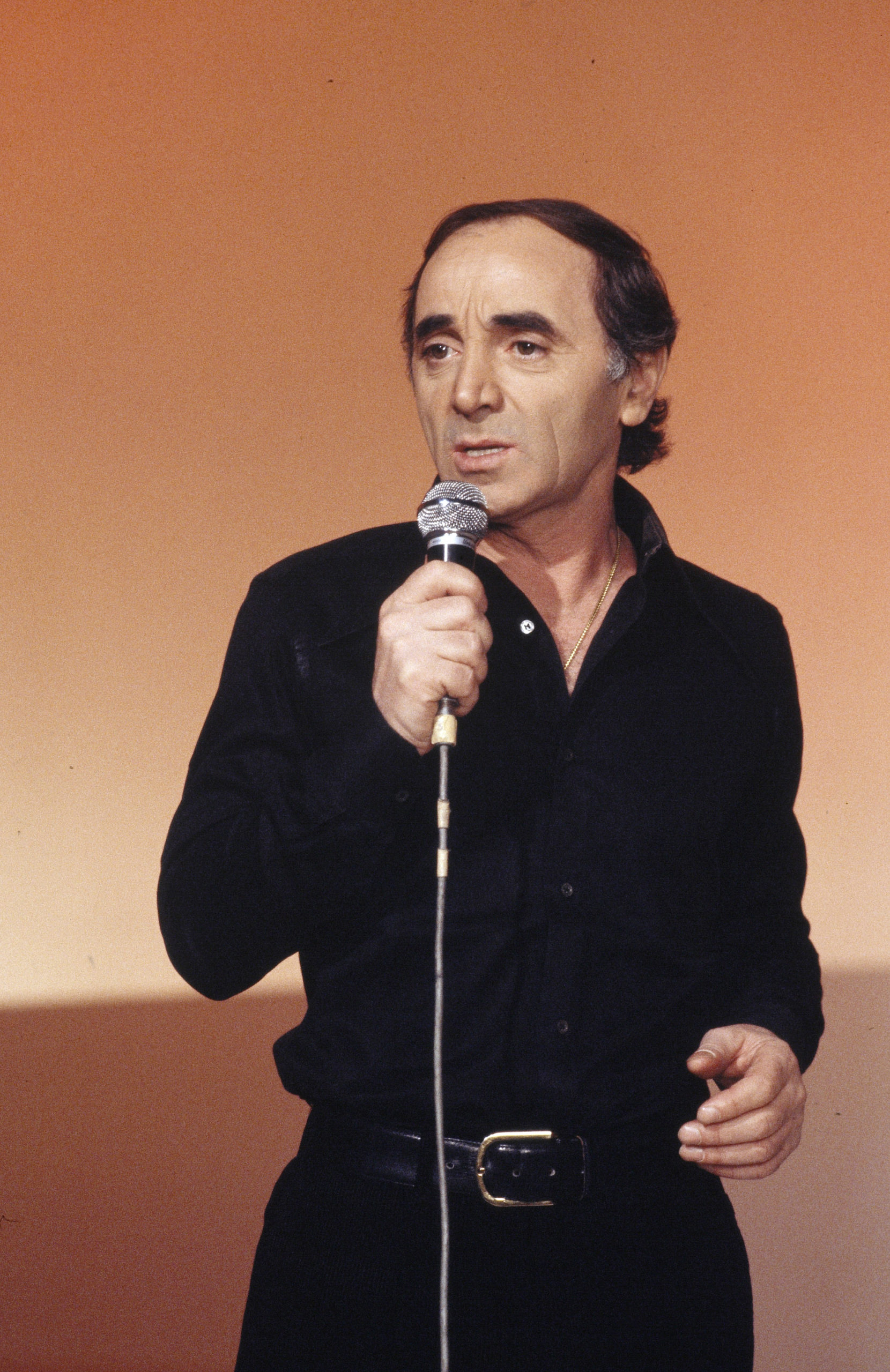 Charles Aznavour Aurait Eu 98 Ans Aujourd Hui Melody Tv