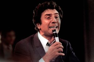 Gilbert Bécaud: Que dit vraiment "L'indifférence" ?