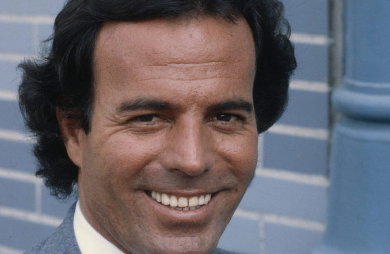Joyeux anniversaire à Julio Iglesias Melody TV