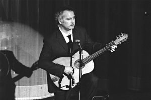 Y'a d'la joie - Découvrez la version inédite de Georges Brassens