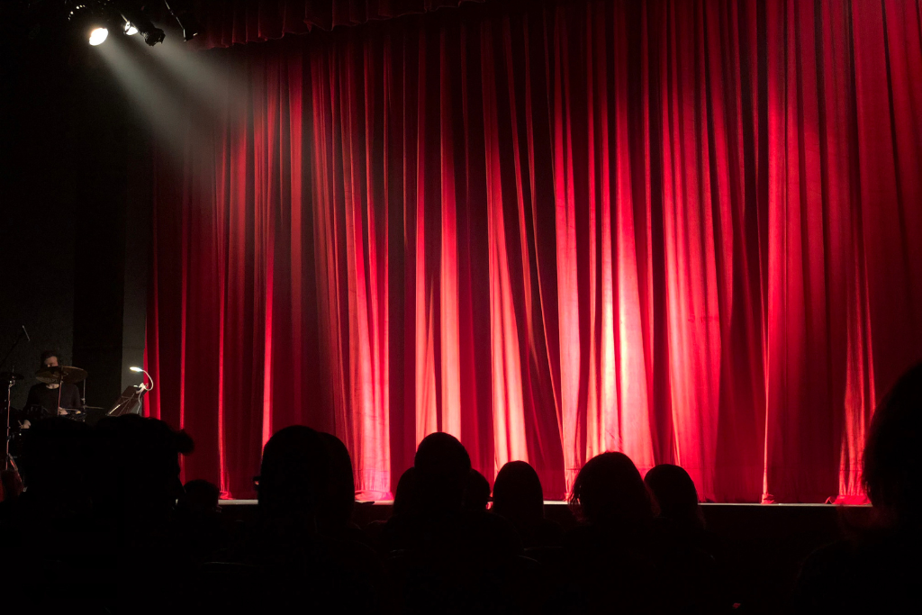 Devant d'une scène de théâtre