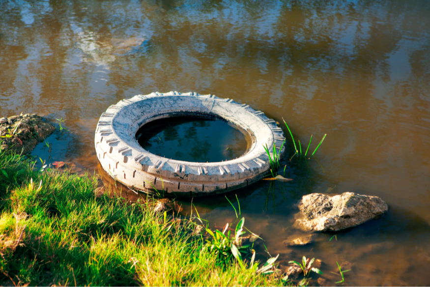 120 pneus jetés illégalement dans les Gorges du Loup