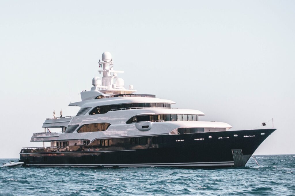 5 choses à savoir sur Le super-yacht "Lady Moura" mis en vente pour la première fois !