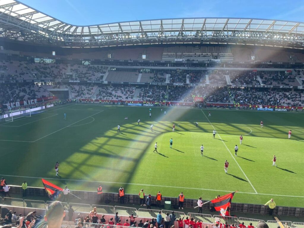 Football : Défaite de l'OGC Nice à domicile face à Strasbourg 
