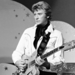 Pourquoi Johnny s'appelle « Hallyday » ?