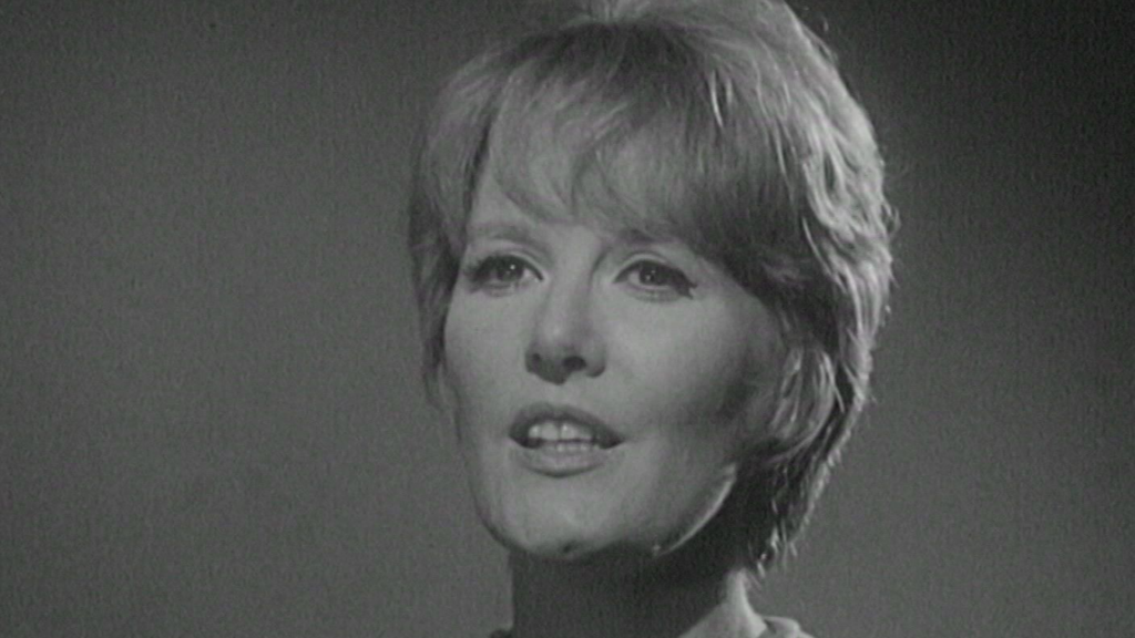 Petula CLARK fait du cinéma à couteaux tirés