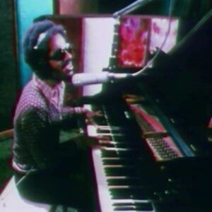 Toute l'équipe de Melody souhaite un joyeux anniversaire à Stevie Wonder, né un 13 mai, et qui fête ses 74 ans aujourd'hui 🎂