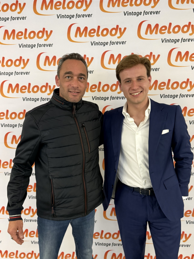 Jean-Baptiste Guégan et Gilles Farina-Vallé dans le studio de Melody Radio.