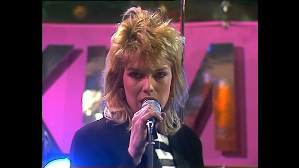 KIDS IN AMERICA - KIM WILDE (1981)