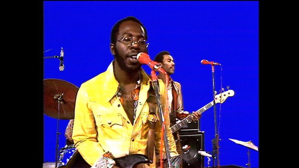 MOVE ON UP - CURTIS MAYFIELD (1970)