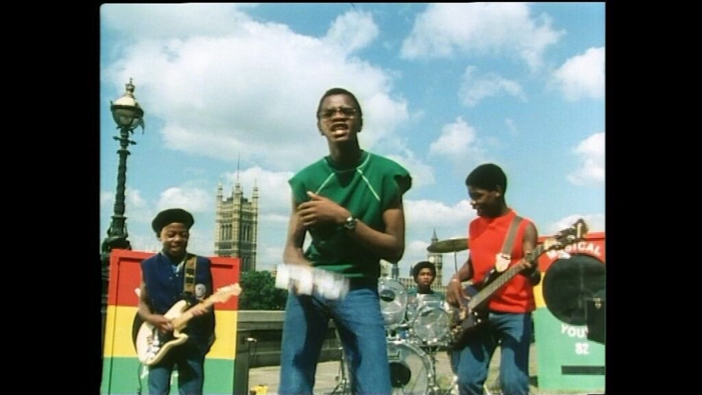 PASS THE DUTCHIE - MUSICAL YOUTH (1982)