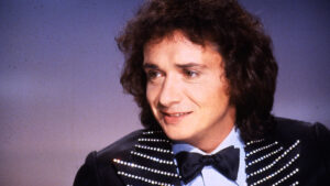 Michel Sardou : 50 ans après La Vieille, deux inédits refont surface et éclairent autrement sa légende