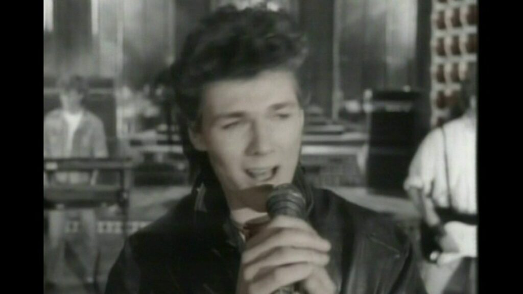 THE SUN ALWAYS SHINES ON TV - AHA (1985)