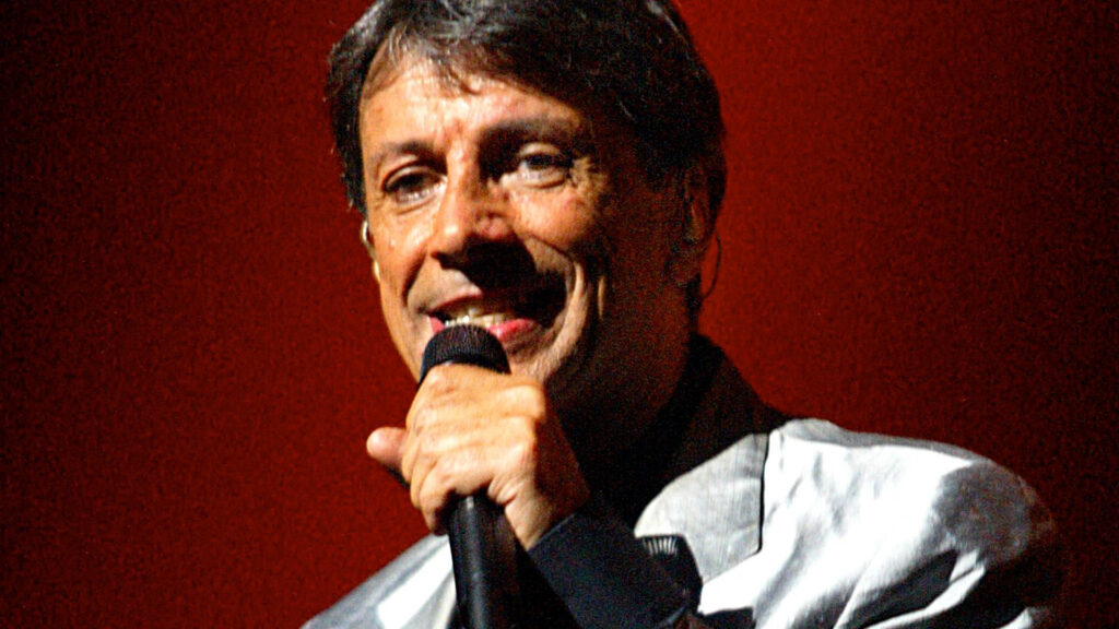 À 80 ans, Hervé Vilard repart sur les routes pour fêter 60 ans de chansons